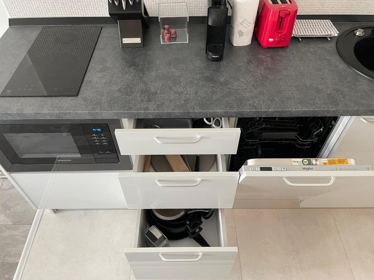 公寓 Cozy 2-room Penthouse Lakeview W14 布加勒斯特