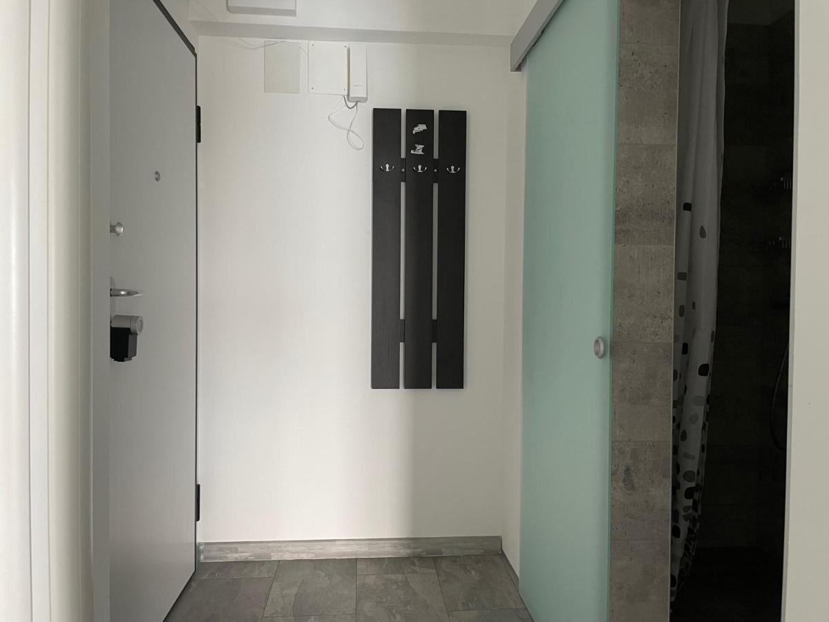Cozy 2-room Penthouse Lakeview W14 公寓