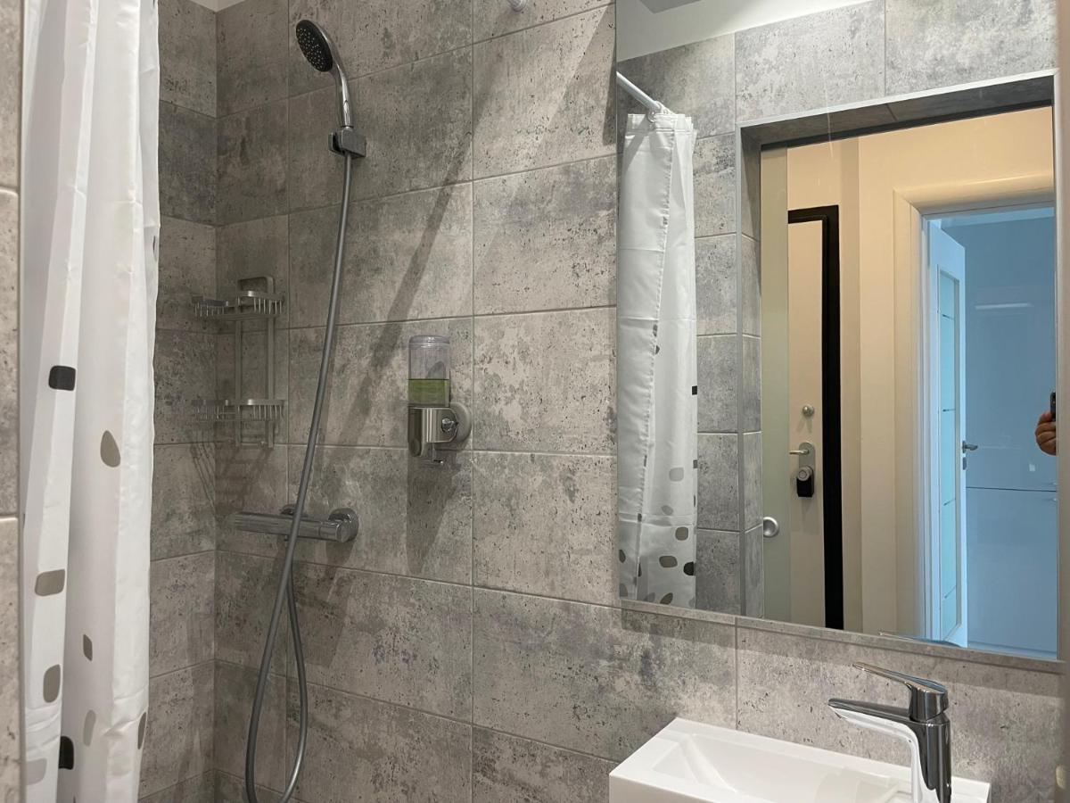 Cozy 2-room Penthouse Lakeview W14 公寓